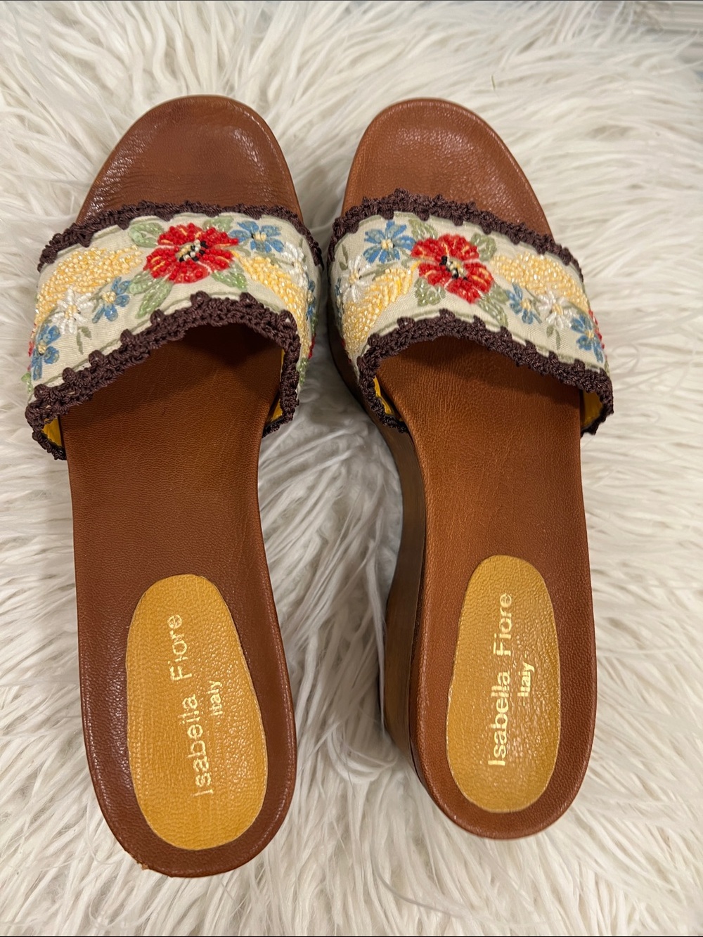 Isabella Fiore Brown Embroidered Floral Strap Leather Slide Sandals in size 8.5
